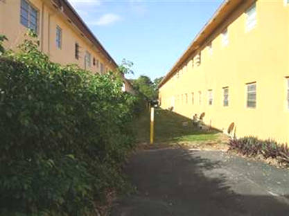 Residential buildings constructed along the edge of the right-of-way of a 10” high-pressure pipeline transporting jet fuel.  